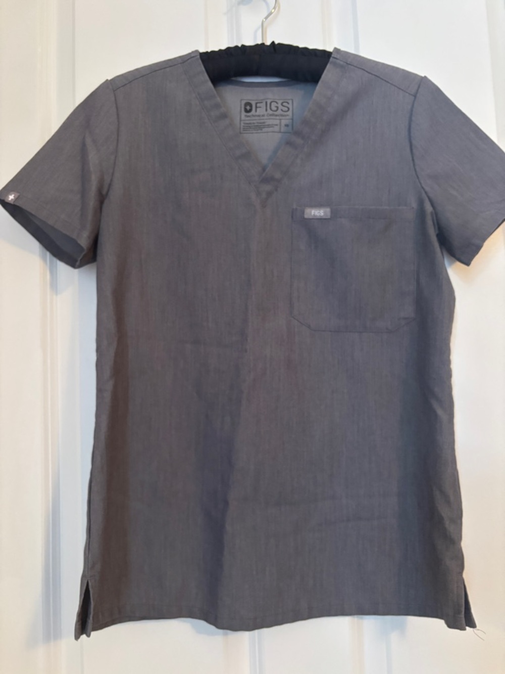 Figs Women’s Catarina V-Neck Top in Medium Grey. Technical Collection. Sz XS
